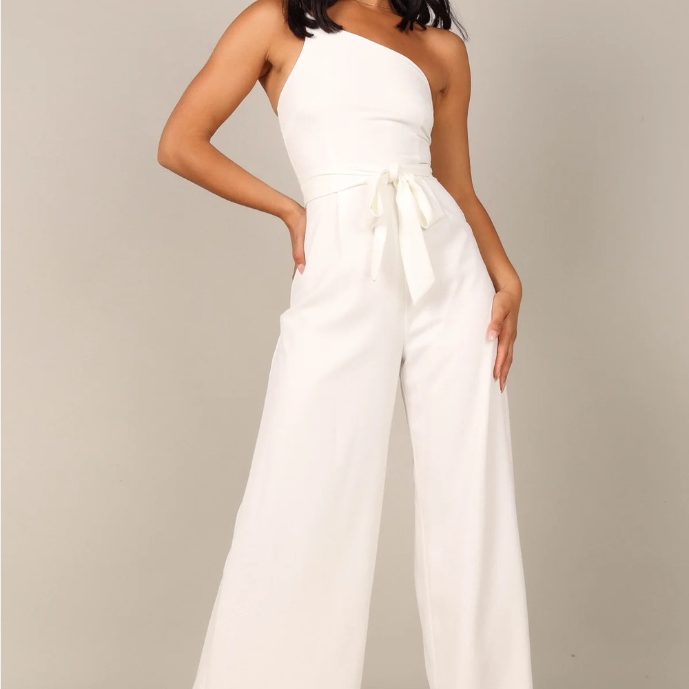 Elegant White One-Shoulder Jumpsuit